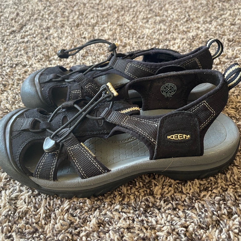 Keens Black Hiking Sandals size 10
